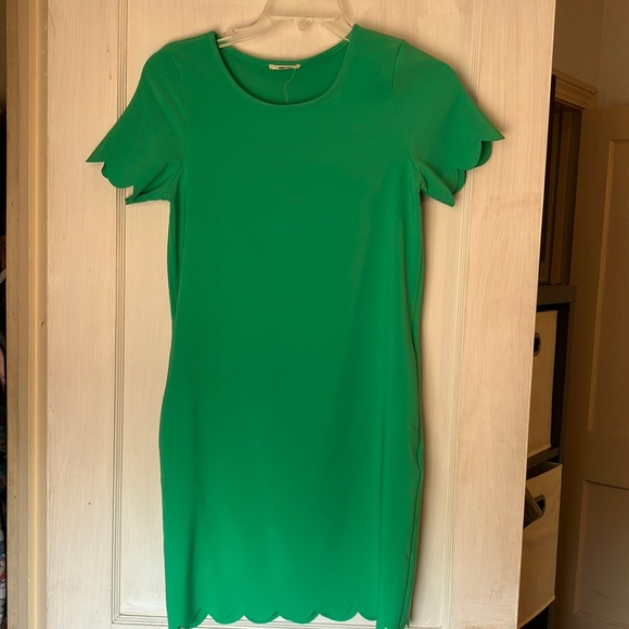 Green shift dress with pockets - Picture 2 of 2
